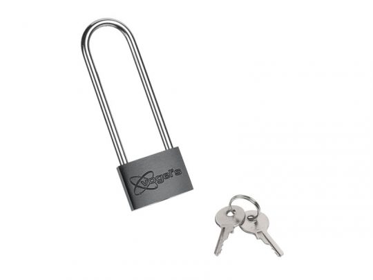 Silver Xogers padlock with long shackle, displayed beside two matching silver keys on a keyring. The brand name Xogers is engraved on the padlock’s body. Secure and durable lock ideal for lockers, gates, or storage units.