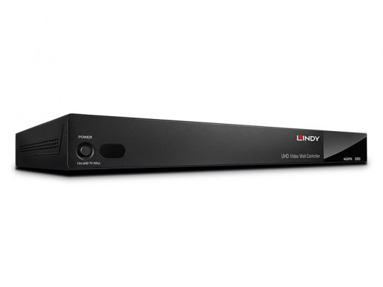 Schwarzer Lindy UHD Video Wall Controller, präsentiert aus schräger Frontansicht, mit Power-Taste, USB-Port und HDMI-Logo auf der Frontseite - perfekte Lösung zum Kaufen oder Mieten für professionelle Videowände.
