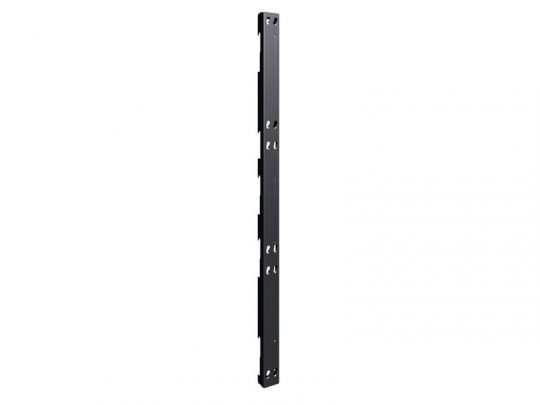 Schwarzer, schmaler Metall-Montagewinkel (Mounting Bracket) mit mehreren Aussparungen und Bohrungen, ideal zum Mieten oder Kaufen; das Produkt ist hochkant vor weißem Hintergrund fotografiert.